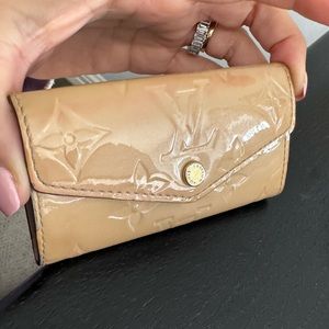 Authentic Cream Louis Vuitton 4-Key Holder
